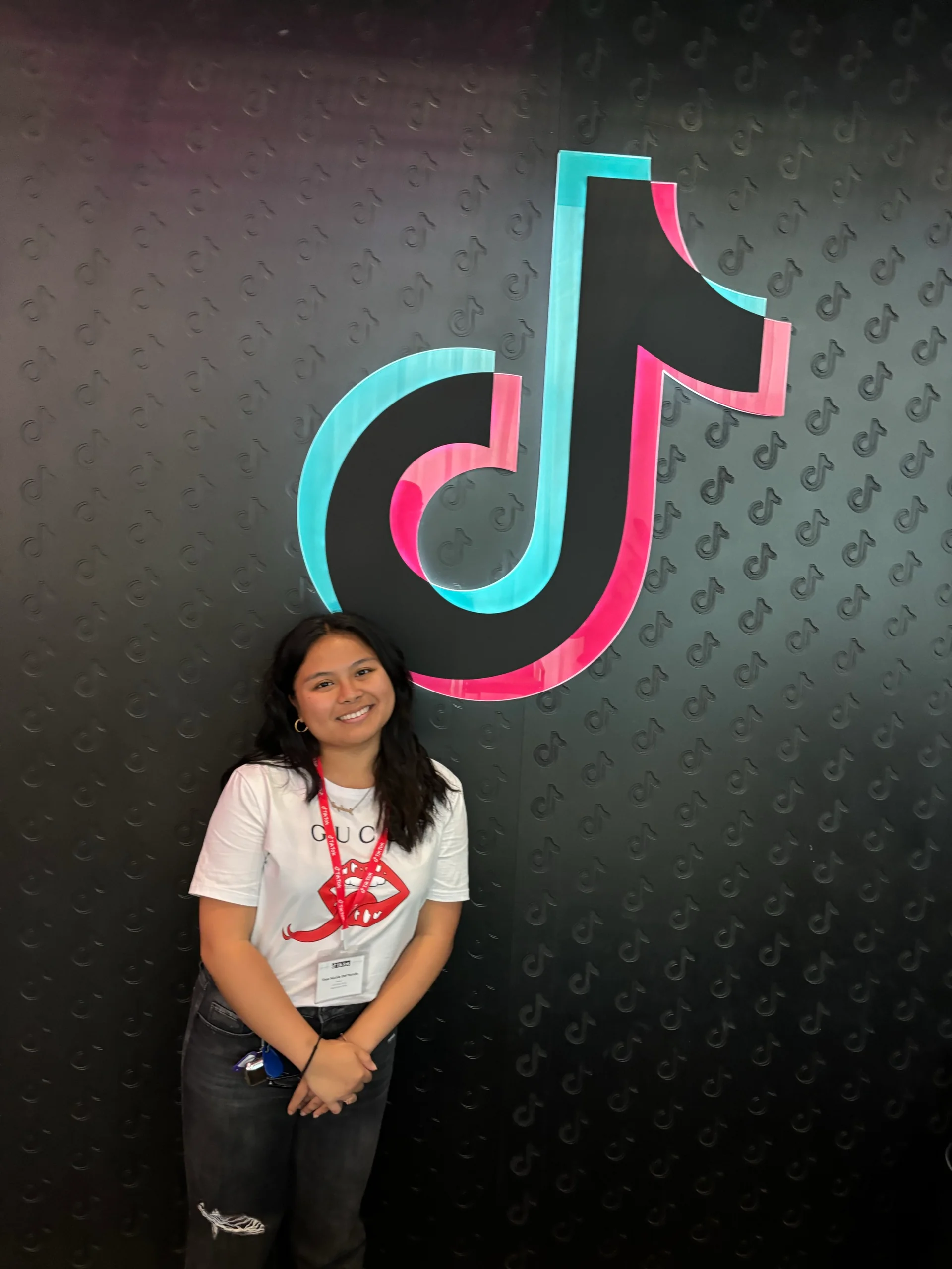 Marketing Intern Thea Del Mundo Tours TikTok’s London HQ: A Unique Opportunity from Synapx